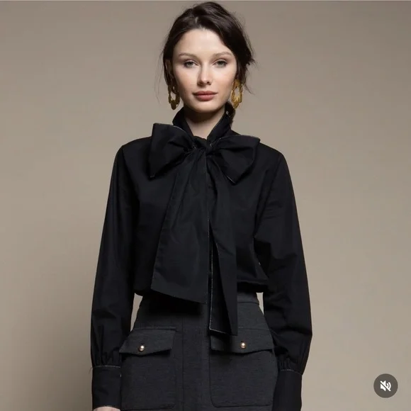 NWT Elegant Black Bow Blouse Sz Small - Picture 1 of 8